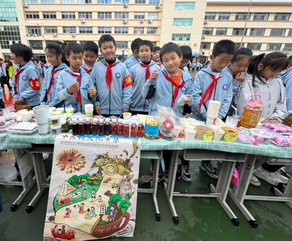 威海市北竹島小學(xué)成功舉辦第二屆百草展銷(xiāo)會(huì)3.jpg